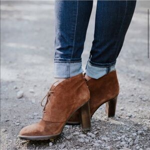 NWOT Vince Camuto Lehanna Tan Lace Up Suede Boots-Size 10